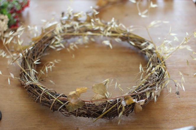 making an autumn wreath