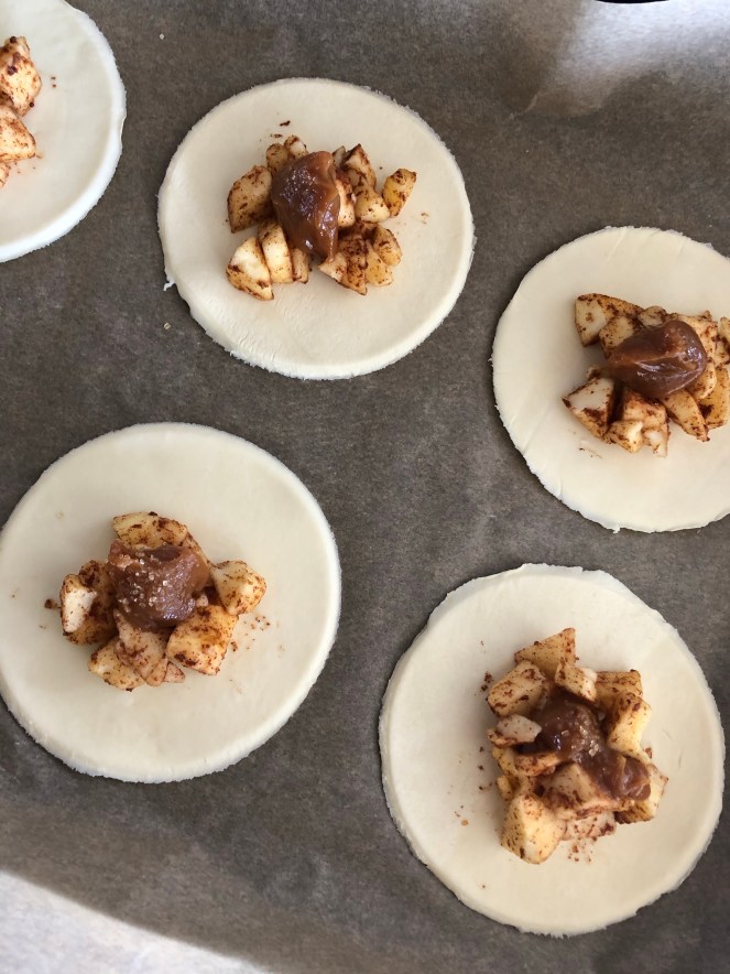 Making easy apple puffs